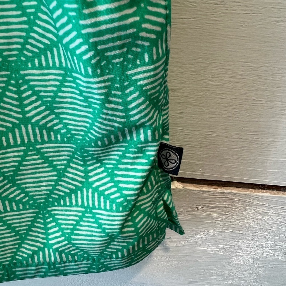 Lauren James Women's Green Geometric Shorts, size large, see pics, preppy, EUC - Picture 3 of 7